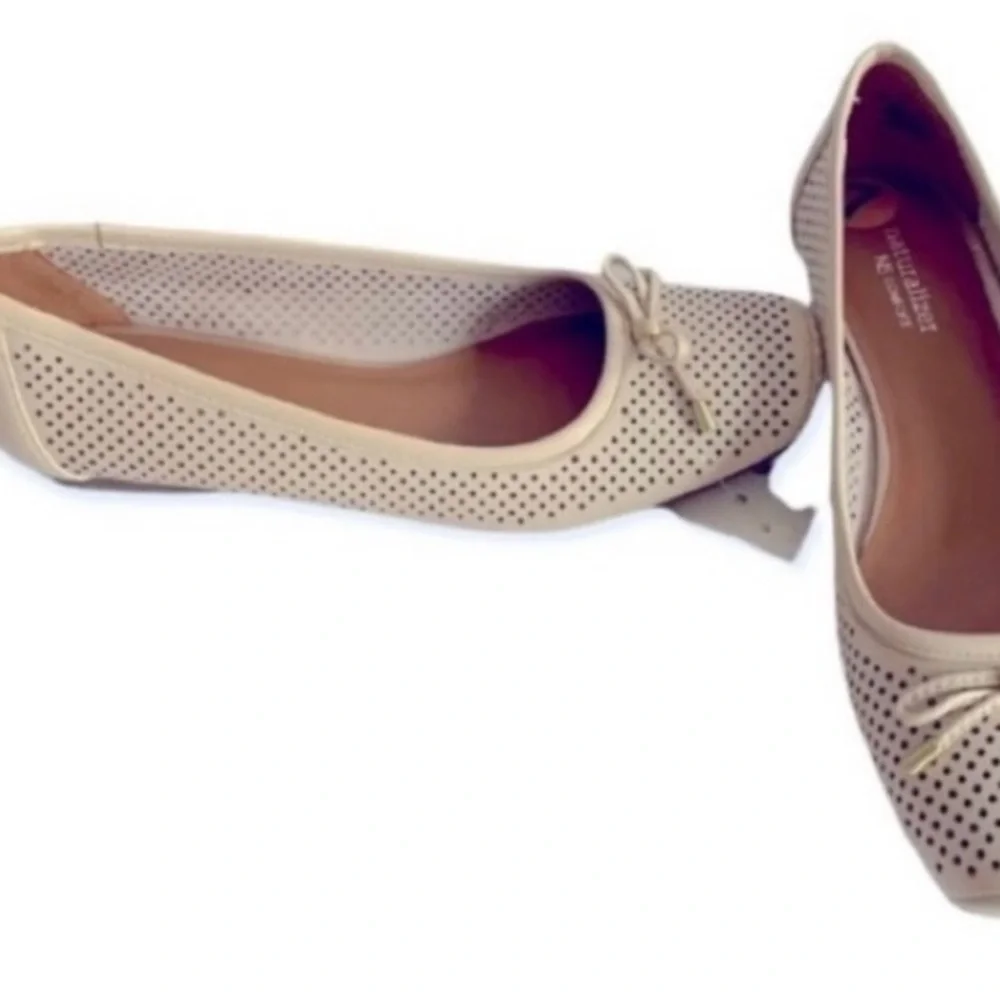 Naturalizer Vanessa Cream Perforated Flats Sz 7 - Picture 3 of 8